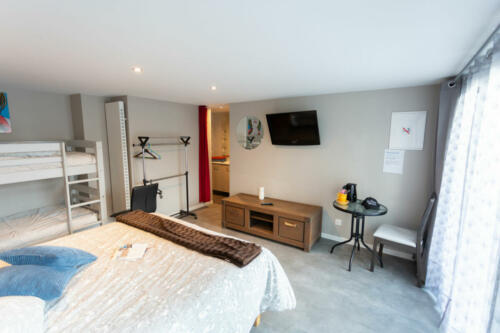 CHAMBRE FAMILIALE AVEC TERRASSE